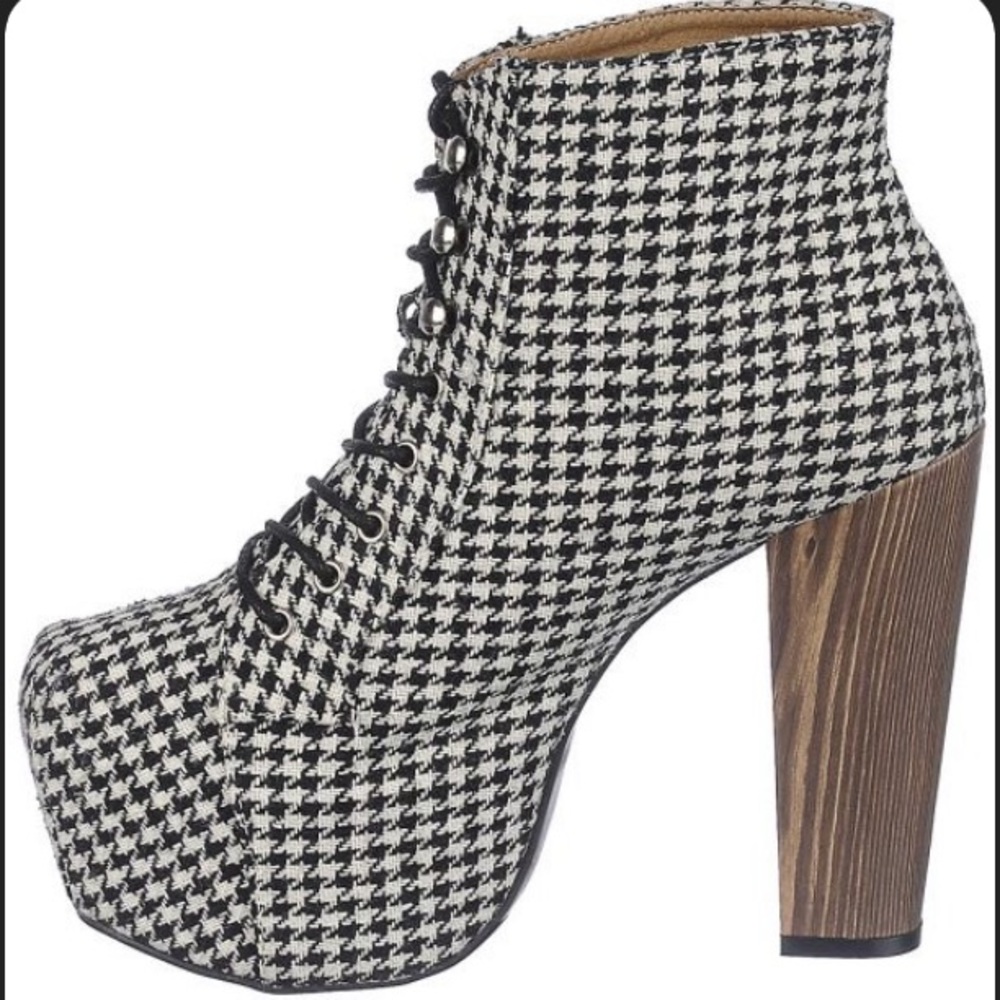 SHOE REPUBLIC PLATFORM BOOTIES